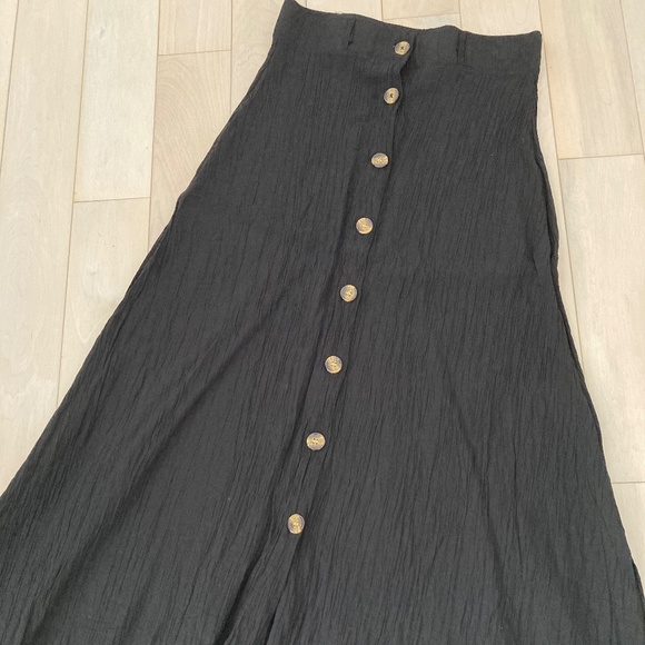 Long Crinkle Skirt with Buttons - Black - M - Picture 2 of 8